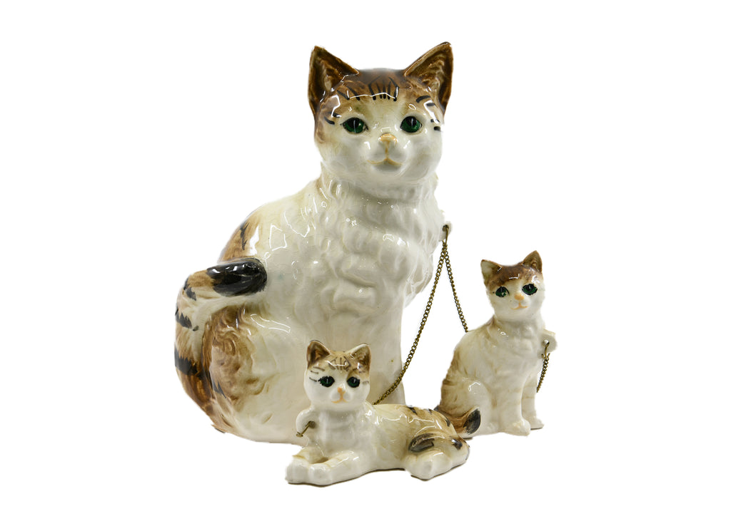 Mother Cat w 2 small kittens - Figurine