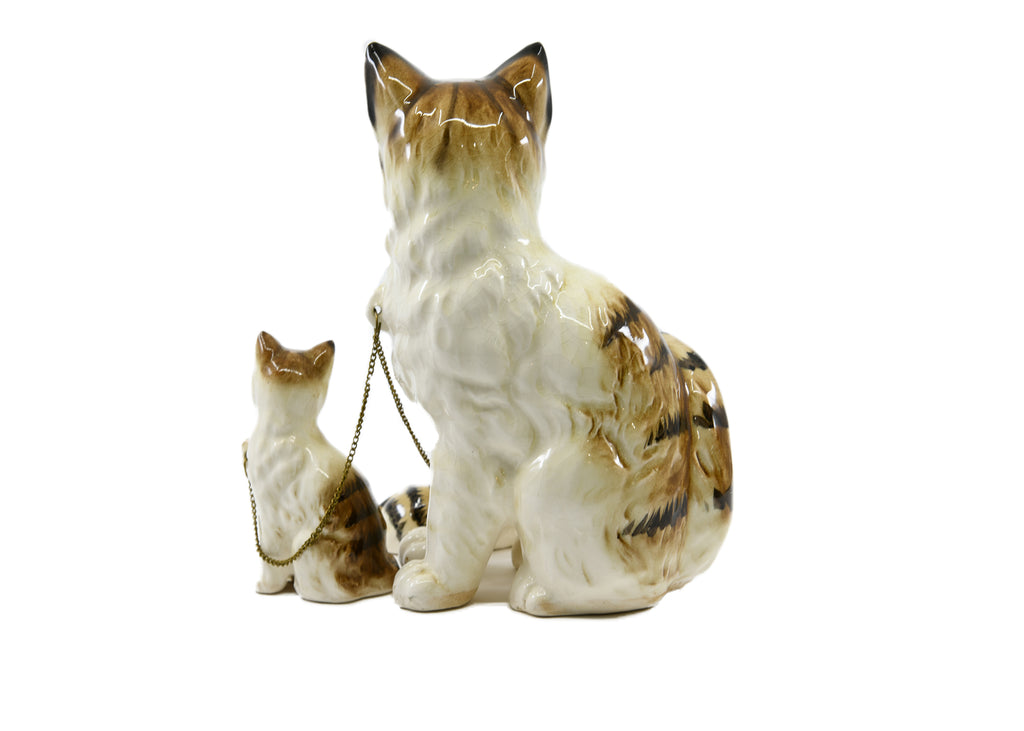 Mother Cat w 2 small kittens - Figurine